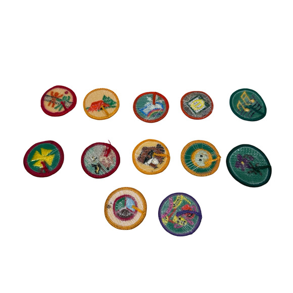 Vintage Girl Scouts Patches Embroidered Assorted Designs Collectible Lot of 12 - Picture 2 of 4